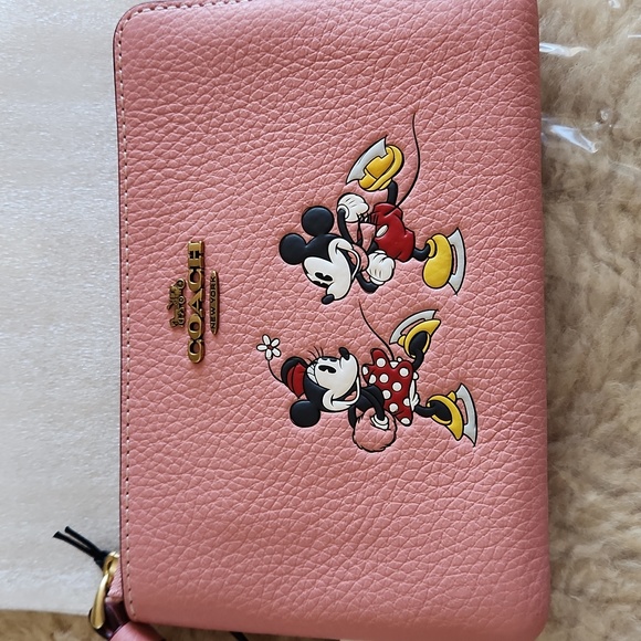 Adorable NWT Coach Disney X Pink Mickey & Minnie Crn Zip Wristlet 🩷🐭🖤 - Picture 2 of 13